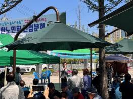 대한노인회 남양주시지회 진접분회, ‘불우이웃돕기 버스킹’ 개최…나눔 문화 확산 앞장 기사 이미지
