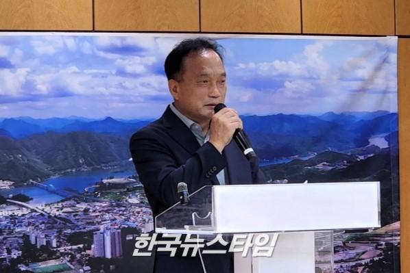 이임사하는 제33대 장석조 전 읍장